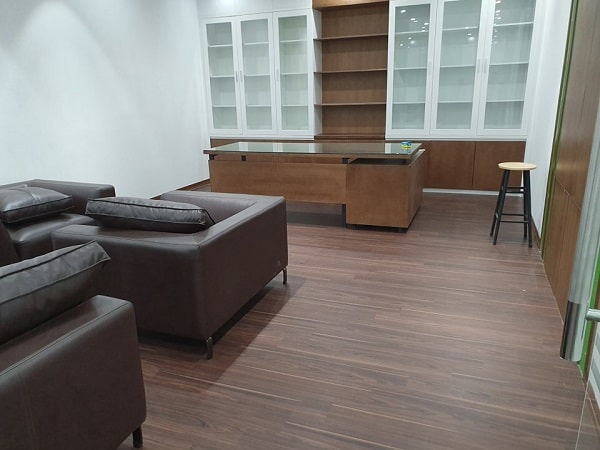 Thi công sàn nhựa hèm khóa 4mm